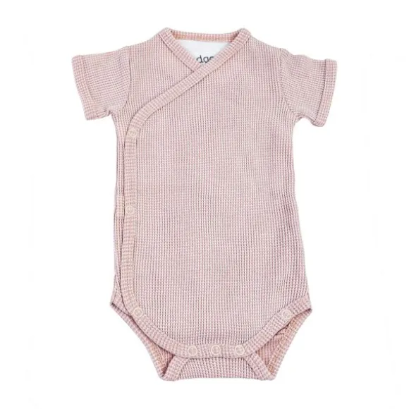 De Lodger Ciumbelle Overslagromper Cloud Dancer Mt. 62 is een praktisch rompertje voor pasgeboren baby's door de handige overslag. ✓Laagste Prijsgarantie
