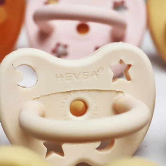 Hevea Fopspeen Orthodontisch Milky White 3-36 Mnd