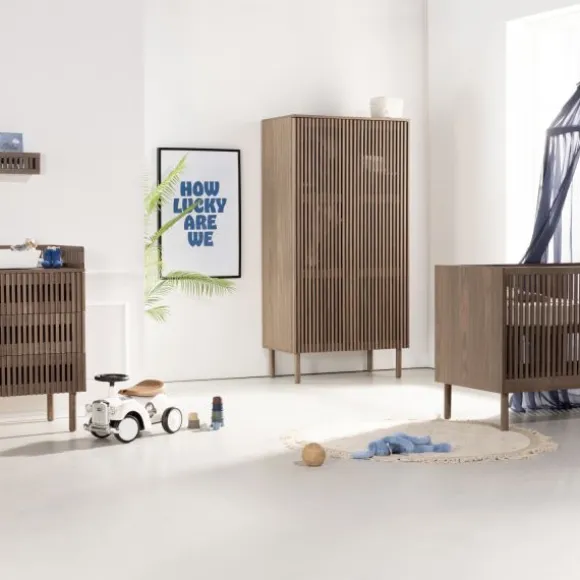 Kidsmill Dai Babykamer Walnoot | Ledikant 120 x 60 cm + Commode