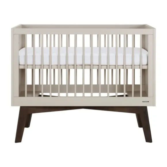 Kidsmill Sixties Babykamer Oatmeal / Walnoot | Bed 60 x 120 cm + Commode