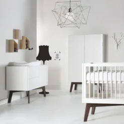Kidsmill Sixties Babykamer Wit Mat / Walnoot | Bed 60 x 120 cm + Commode