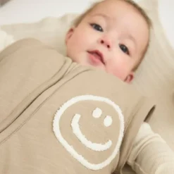 Meyco Slub Baby Slaapzak met Smile Applicatie en Afritsbare Mouwen - Taupe/Offwhite - 110 cm