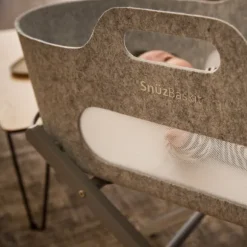 Snuz SnüzBaskit Moses Basket + Stand Set - Dove/Light Grey/Grey